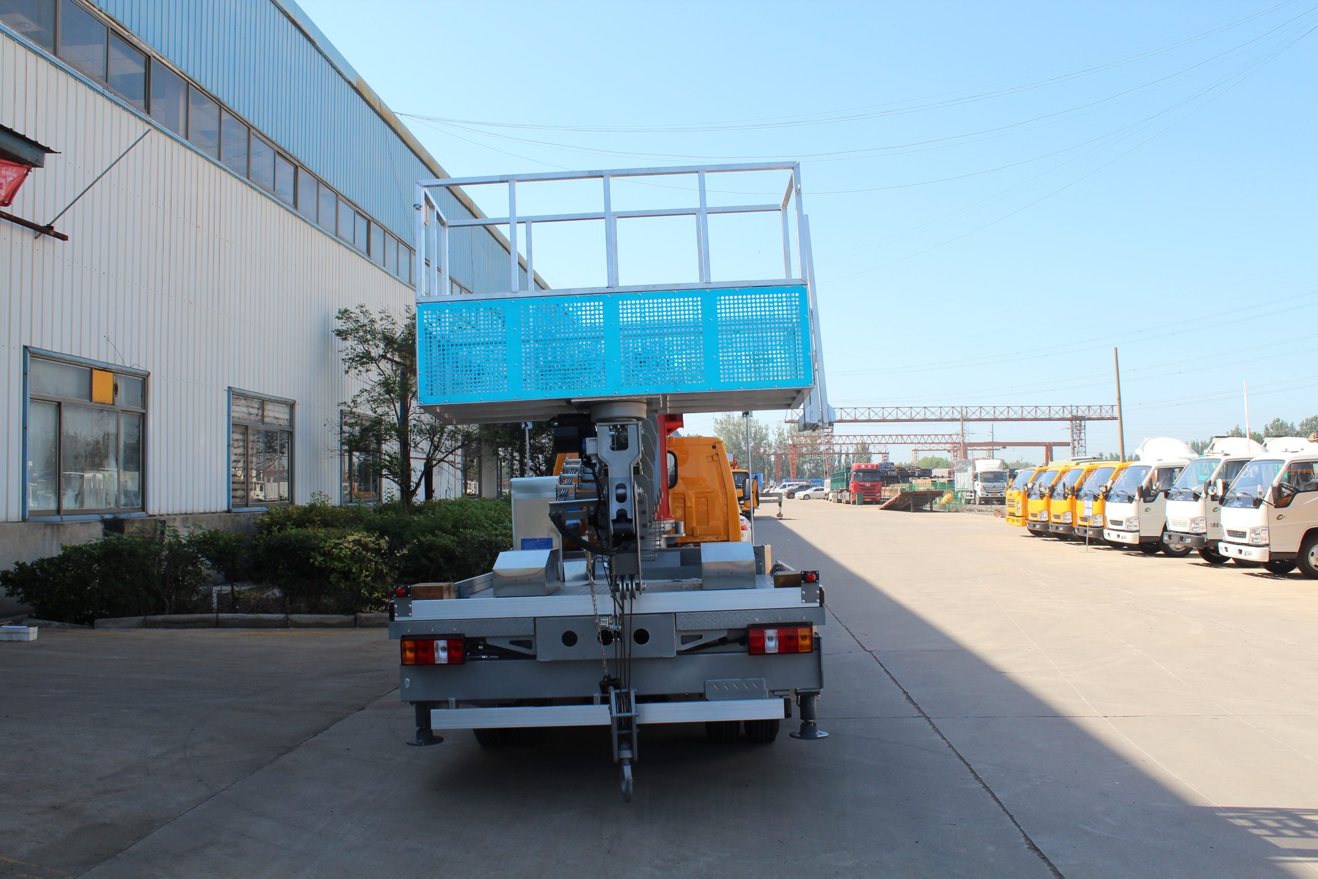 25m Jiangling Shunda / Sinotruk Howo Aerial Work Vehicle - Image 8