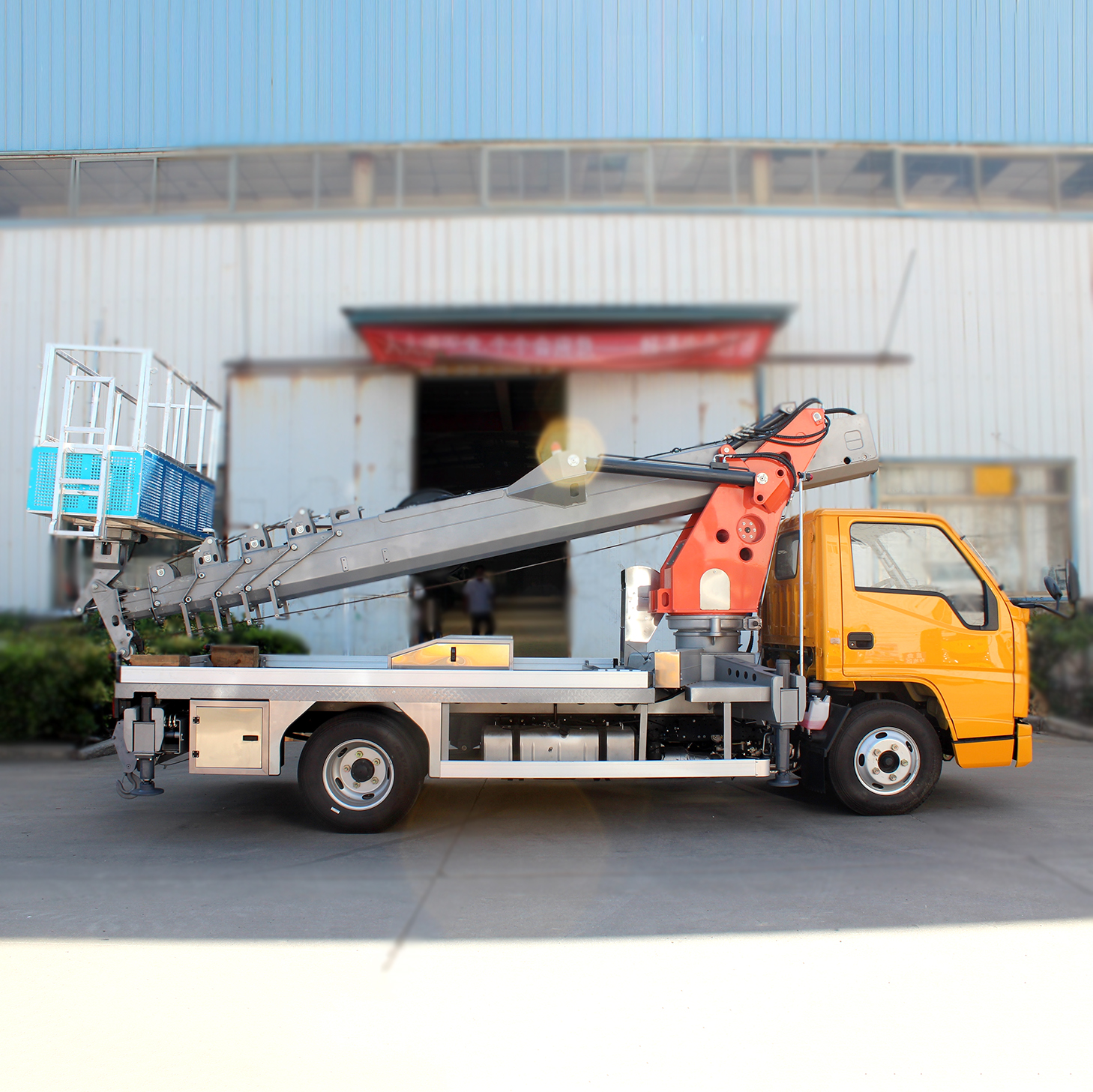 25m Jiangling Shunda / Sinotruk Howo Aerial Work Vehicle - Image 6