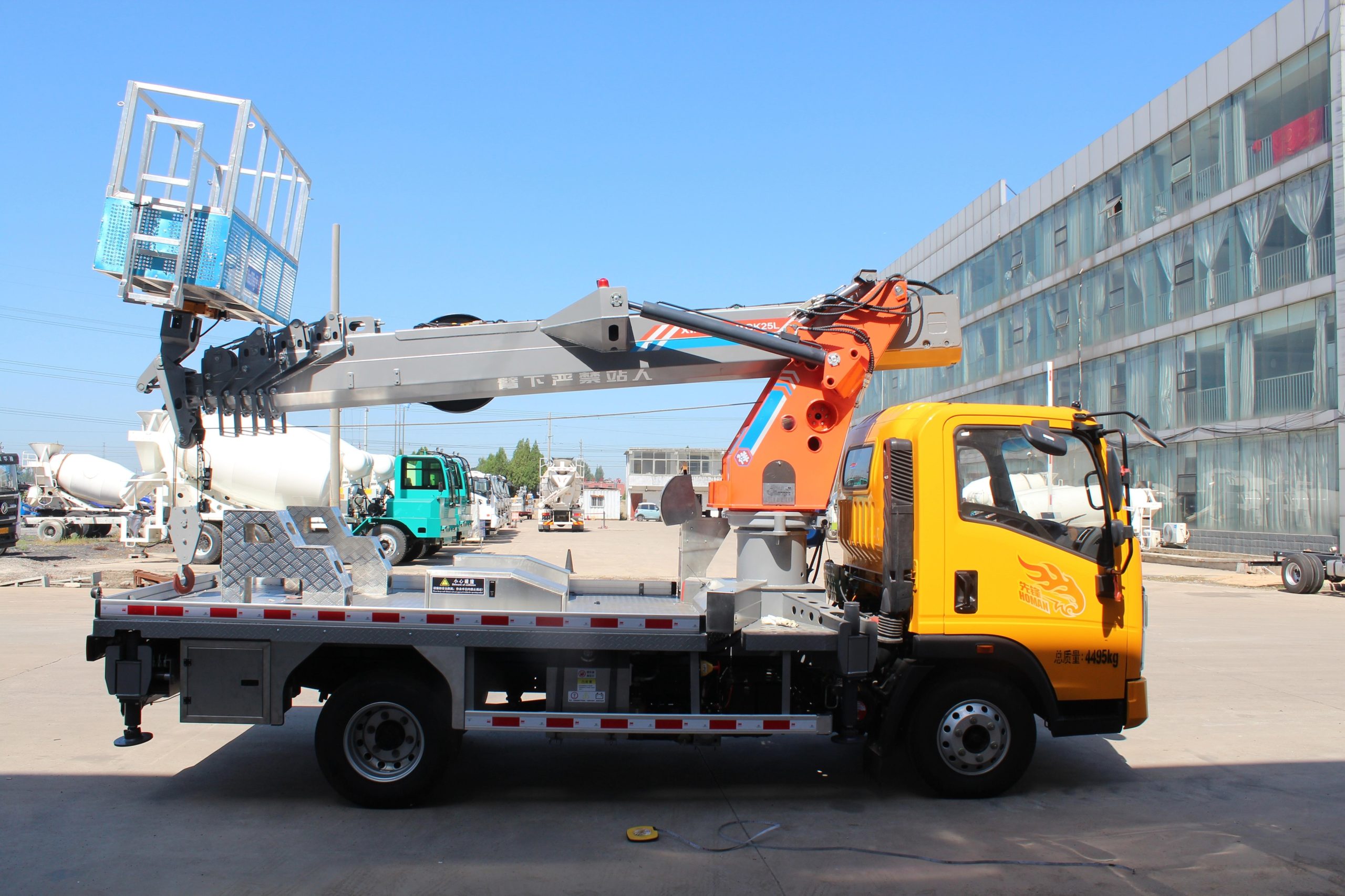 25m Jiangling Shunda / Sinotruk Howo Aerial Work Vehicle - Image 2