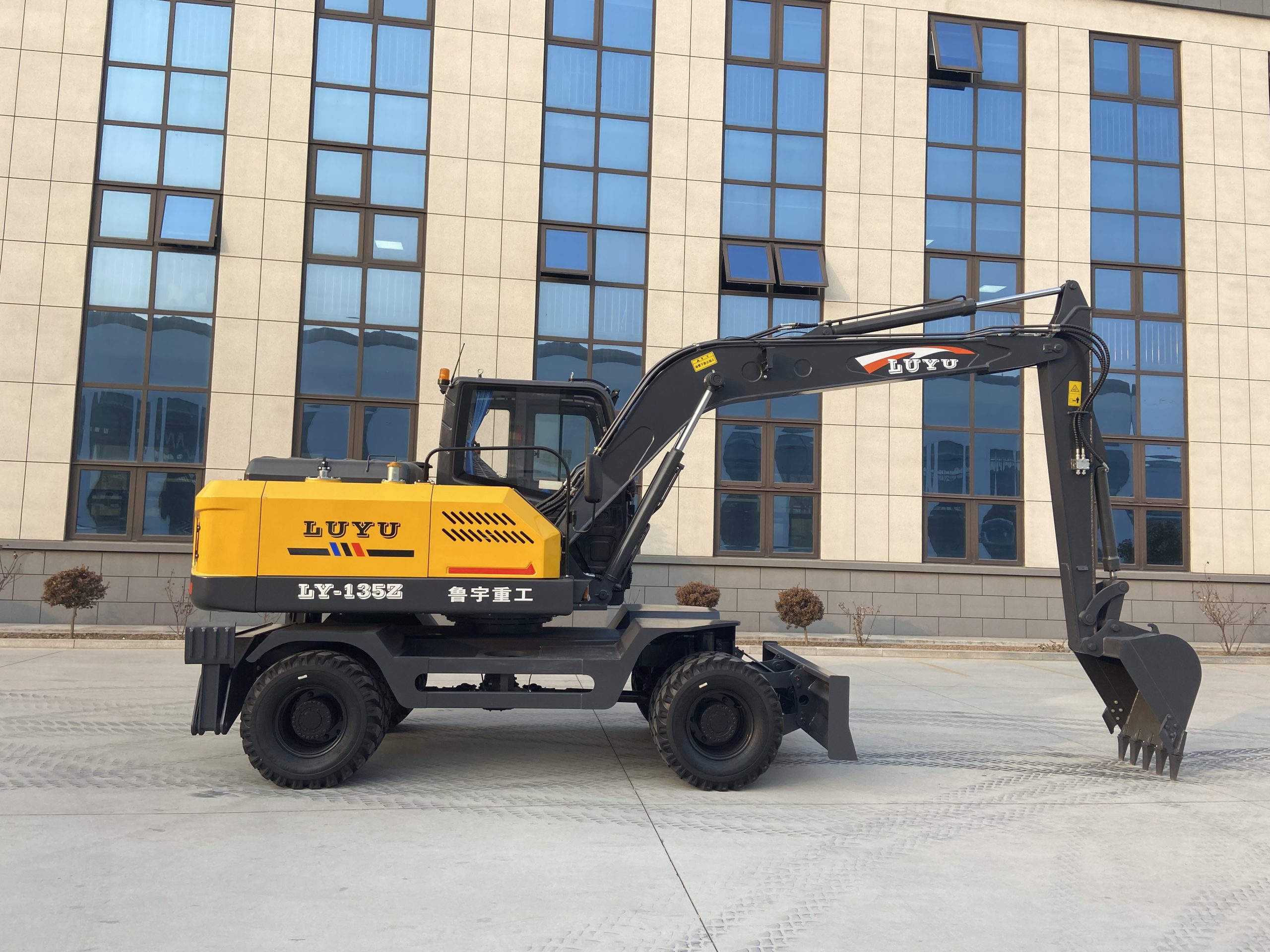 Excavator-LY135Z(LZLY)